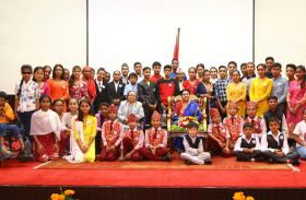 पुस्तक व्यापारीको गुनासो- युवाले पढ्न छाडे<