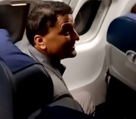 नेपालगञ्ज विमानस्थलमा मन्त्री योगेश भट्टराईमाथि गालीगलौज