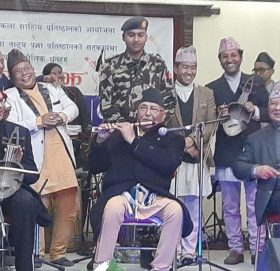 बासुरीमा प्रधानमन्त्री ओली, सारंगीमा खनाल र नेपाल!