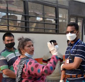 समाजसेविद्वारा राहातको नाममा फर्म भर्न भनि मजदुरहरसंग उल्टो पैसा उठाइयो