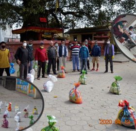 समाजसेवी नबिन पाण्डेको नेतृत्वमा रकम संकलन गरि मजदुर र बिपन्नलाइ राहत वितरण