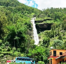 पोखरा बाग्लुङ राजमार्गअन्तर्गत पर्वतको कुश्मा नगरपालिकामा रहेको झरना