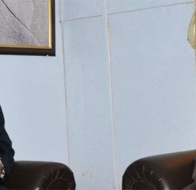 दुई घण्टादेखि बालुवाटारमा ओली र प्रचण्डको छलफल