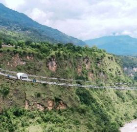 कालीगण्डकी नदि माथि बनेको विश्वकै दोस्रो एशियाकै अग्लो र लामो पुल ।