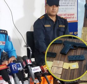 अभियुक्तको बयानः चेक प्वाइन्ट क्रस गरेपछि हामीले प्रहरीलाई सुनको झोला दियौँ 