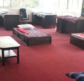 क्‍वारेन्टाइन बसेका दम्पत्ती सुटुक्‍क घर, स्थानीय त्रसित