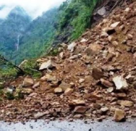 पहिरामा परी तीनको मृत्यु, पुष्पलाल लोकमार्ग अवरुद्ध