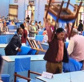 राजधानी विवादले प्रदेश ५ को सभामा यसरी भयो तोडफोड (भिडियो सहित )