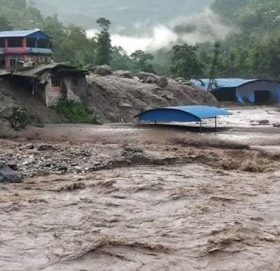 बाजुरामा एकै घरका ५ जना खोलामा बेपत्ता