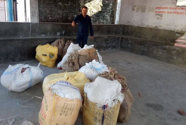 प्रहरीले बोरा खोली हेर्दा भेटियो यस्तो