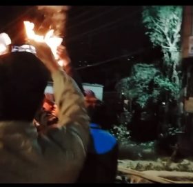 पर्वतमा पनि प्रधानमन्त्रीको पुत्ला जलाईयो (भिडियो हेर्नुहोस्)