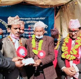 अधारभूत वर्गका विद्यार्थीलाई शिक्षाका लागि तोयनाथ चालिसे अक्षयकोष