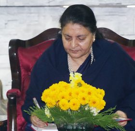 प्रधानमन्त्रीले विश्वासको मत लिने प्रयोजनका लागि राष्ट्रपतिद्वारा संसद अधिवेशन आह्वान