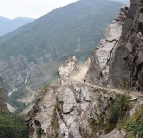 बेनी– जोमसोम सडकमा थप दुई दिन सिधा यातायात बन्द