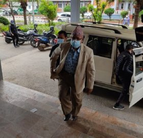 माधव नेपालको पक्षमा ६० केन्द्रीय सदस्य