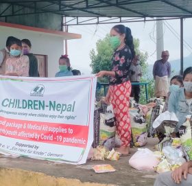 चिल्ड्रेन नेपालको सहयोगमा विपन्न परिवारलाई राहत तथा स्वास्थ्य सामाग्री हस्तान्तरण