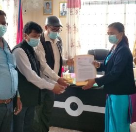 जातिय बिभेद बिरुद्ध नेपाल उत्पीडित जातिय मुक्ती समाजले ज्ञापन पत्र बुझायो