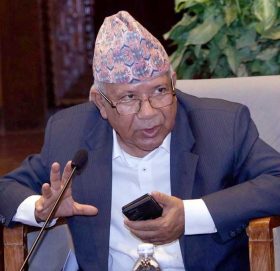 एमाले वरिष्ठ नेता नेपालले बोलाए केन्द्रीय कमिटी बैठक