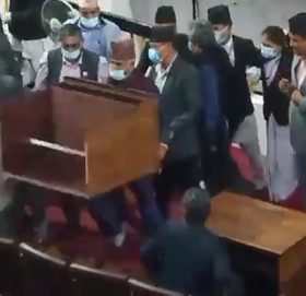 एमाले सांसद तथा पूर्वमन्त्री बस्नेतले गण्डकी प्रदेशसभामा यसरी फाले टेबल