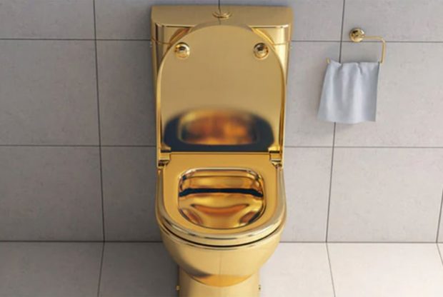 ट्राफिक पुलिसको घरमा भेटियो सुनको ट्वाइलेट !