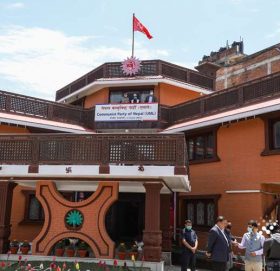 एमाले एकता जोगाउन विघटित कार्यदल सदस्य र सांसदहरु छलफलमा जुटे