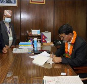 अर्थमन्त्रीको पहिलो निर्णय : खोपका लागि पाँच अर्ब निकासा