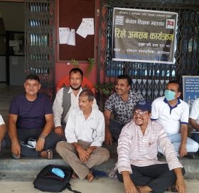 नेपाल शिक्षक महासंघ आन्दोलित