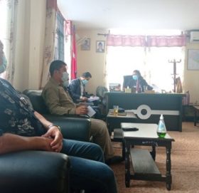 लुंखु–हुवास सडक खण्डमा लापर्वाही : कारवाहीको माग गर्दै महाशिलाका वडा अध्यक्ष जिल्ला प्रशासन कार्यलयमा