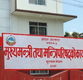 ढल्दै लुम्बिनी सरकार, बहुमतको सरकार गठन गर्न ४१ सांसदले प्रदेश प्रमुखलाई बुझाए हस्ताक्षर