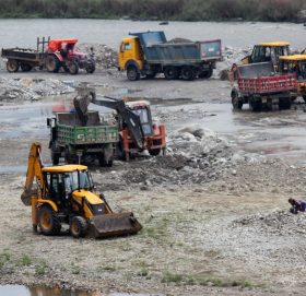 चुरे दोहन गरी ढुङ्गा गिट्टी, बालुवा निर्यात गर्ने कार्यमा रोक लगाइने