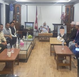 कर्णालीका एमाले नेताहरू ओली निवासमा, एकताको अन्यौल लामो नराख्न सुझाव