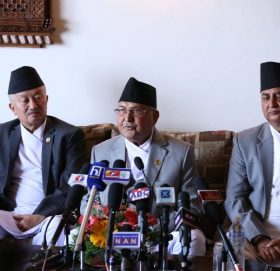 एमालेका शीर्ष नेता छलफलमा