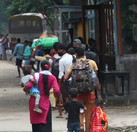 आफ्नै सीमामा लुटिन्छन् दशैंलाई घर फर्केका नेपाली, प्रहरी र सवारी चालकको असुली धन्दा
