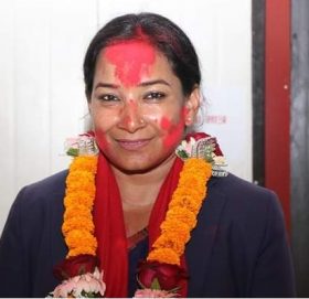 रेनु दाहालको लोकप्रिय निर्णय : छोरी जन्मिए जीवन वीमा, निशुल्क खानेपानीको प्रबन्ध