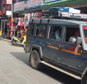 व्यापारीको अतिक्रमणमा कुश्माको फुटपाथ