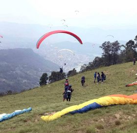 देशभरका प्याराग्लाइडिङ उडानमा रोक