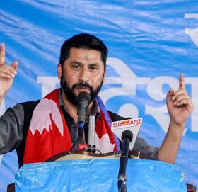 लामिछानेको पुनः प्राप्ति गरेको नागरिकता पनि ‘विवादमा’