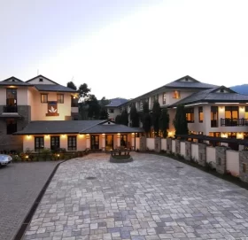 गण्डकीकाे बजेट पारितकाे खुसियालीमा ‘अतिथि रिसाेर्ट’मा मुख्यमन्त्रीकाे रात्रीकालिन भाेज