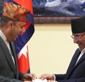 गैरआवासीय नेपालीलाई नागरिकता वितरण