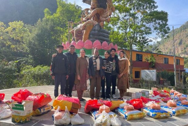 बेल्जियममा रहेका प्रवासीले मोदिबेणीका बृद्द्बृद्दालाई खाद्यान्न र न्यानो कपडा सहयोग