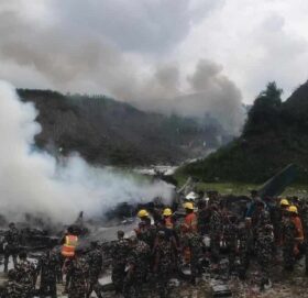 साैर्य एअरलाइन्सकाे जहाज दुर्घटना : १३ जनाकाे शव निकालियाे