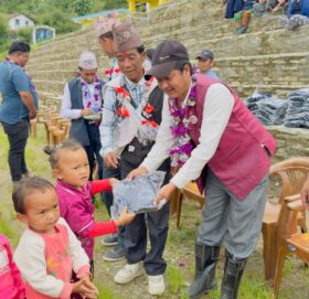 मेलाको आम्दानीबाट विद्यार्थीलाई पोशाक र भाडा