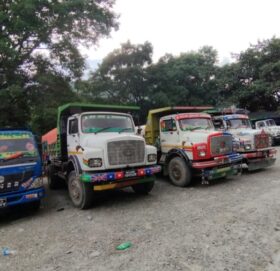 अवैध बालुवा उत्खनन गर्ने ट्रिपर र स्काभेटर कारवाहीमा