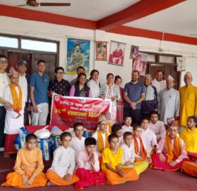 राष्ट्रिय युवा संघ पर्वतद्वारा गुप्तेश्वर संस्कृत पाठशालामा खाद्यान्न वितरण