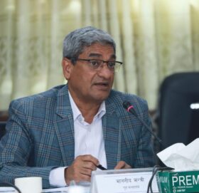 गृहमन्त्री लेखकलाई बर्खास्त गर्न माग गर्दै सर्वोच्चमा रिट पेश