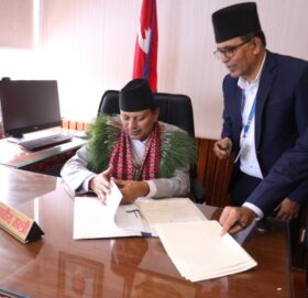 भूमि व्यवस्थामन्त्री बलरामले ३२ लाख ‘घुस’ लिएको अडियो बाहिरियो, मन्त्रीको छोरा र सचिव समेत जोडिए