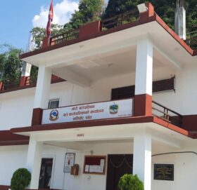 करारका कर्मचारी हटाएर प्रशासकिय अधिकृत पुरी सम्पर्क बिहिन