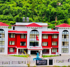 पैयुँ गाउँपालिकाले आफ्नै फार्मेसी संचालनमा ल्याएसँगै बिरामीलाई राहत