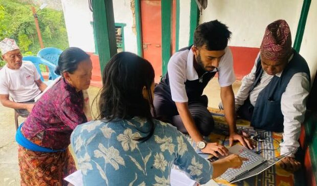 पैंयू गाउँपालिकाको वडा नं. ५ मा घर,घरमै पुगेर सामाजिक सुरक्षा भत्ता नविकरण गरिँदै