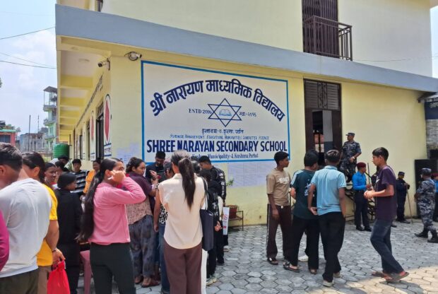 नारायण माध्यामिक विद्यालयमा विद्यार्थीको चाप, प्रबेश परिक्षा लिएर भर्ना